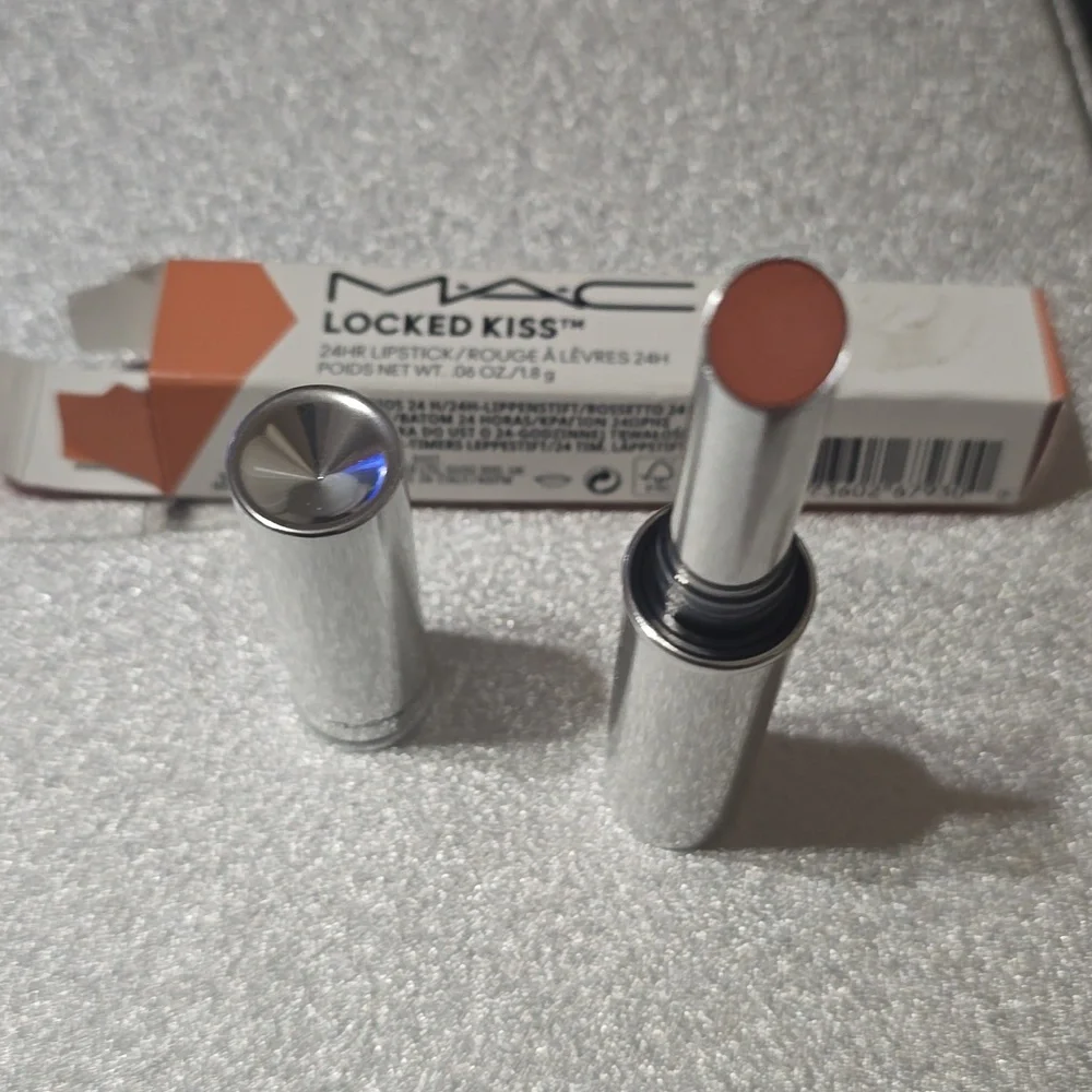❇️🧚‍♀️TEASER MAC Cosmetics Locked Kiss Lipstick NWT